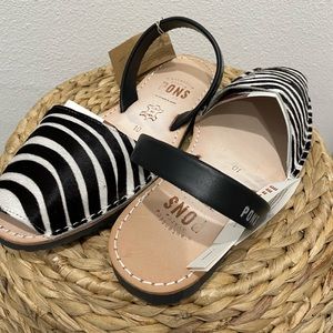 Size 10 pons slipper zebra print